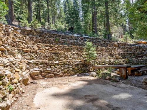 Gallery image of Yosemite Log Cabin-Rustic Charm-Sleeps 8 in Yosemite West