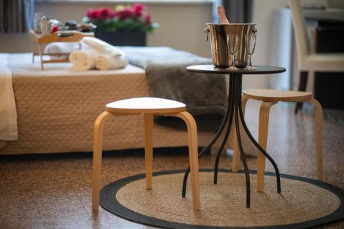 two tables and two stools in a living room at La zagara di Alba in Palermo