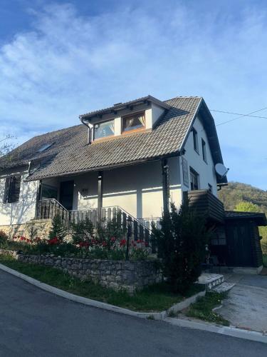 a white house with a gambrel roof at Apartment Mila in Plitvička Jezera