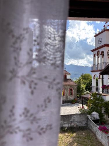 Το κτήριο όπου στεγάζεται  το διαμέρισμα