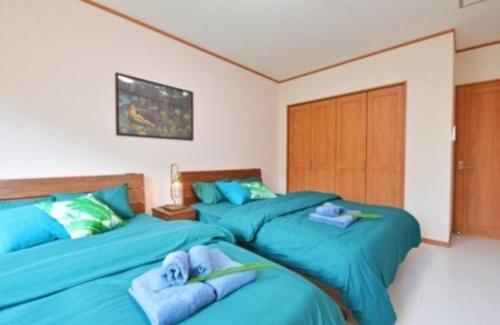 Entire 2nd floor, near the sea, tavern on the 1st floor, maximum 8 people, check out at 12 pm