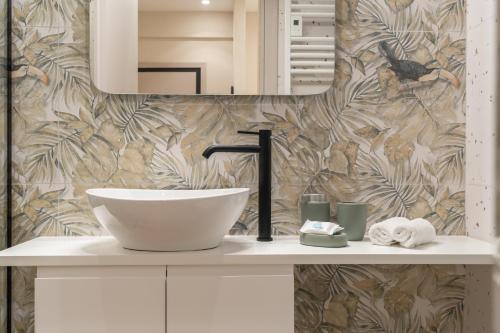 The Minion Elegant Suite Piraeus