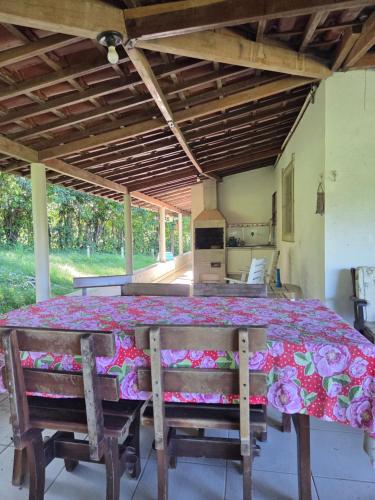 a table and two chairs in a room at Pousada Sítio do Engenho in Escada