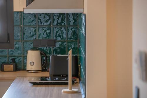 Kuchyň nebo kuchyňský kout v ubytování ELEMENT Suites