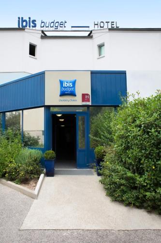a hospital building with aubs buicker sign on it at ibis budget Chambéry Sud Challes Les Eaux in Challes-les-Eaux