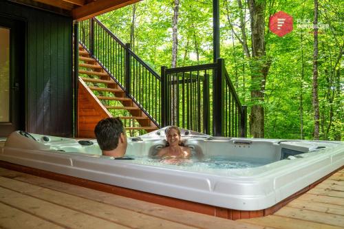 Hosté ubytování The Bellevue in Portneuf - Private SPA, Pool, Sauna, 65" TV, Sonos, 30 min from Quebec