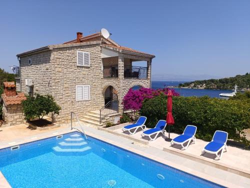 Family-friendly apartments with swimming pool Rogac, Solta - 5183