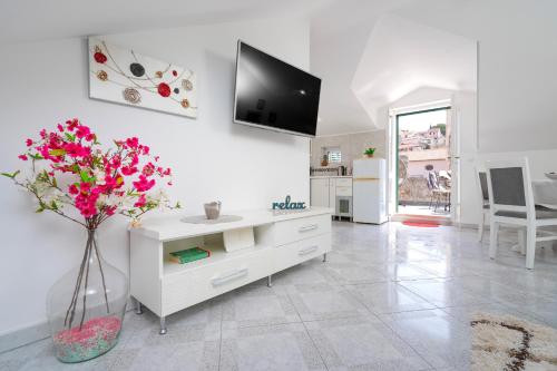 TV a/nebo společenská místnost v ubytování Main Square Loft - ZF Hvar