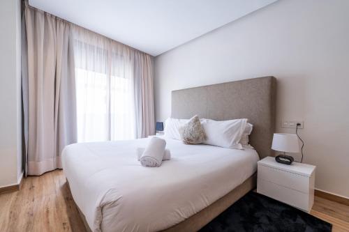 Un ou plusieurs lits dans un hébergement de l'établissement TheCasaEdition - Bel Azur - Sea View & Hassan II Mosqué Residency