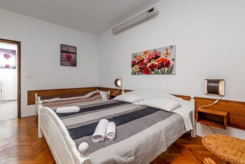 Apartments with parking space Porec - 23561