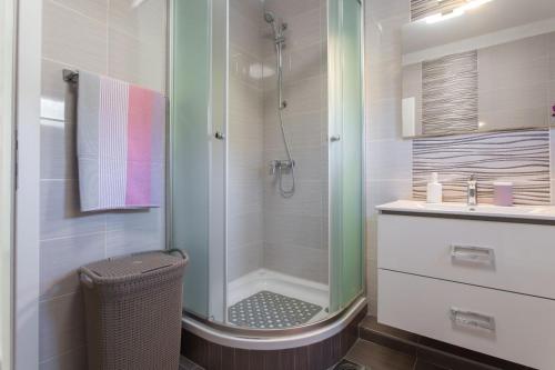 Apartments with swimming pool Kastel Stari, Kastela - 24273