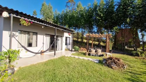 a backyard of a house with a swing at Chalé Altos da Represa in Piedade
