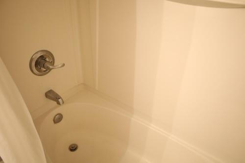 a bath tub in a bathroom with a shower at Mariner East in Panama City Beach