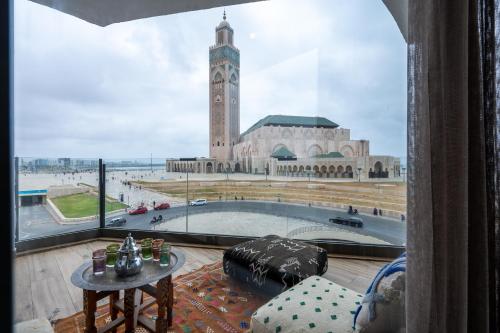 Balcon ou terrasse dans l'établissement TheCasaEdition - Bel Azur - Sea View & Hassan II Mosqué Residency