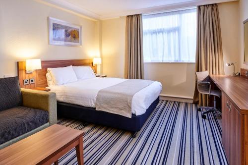 Ένα ή περισσότερα κρεβάτια σε δωμάτιο στο Holiday Inn Swindon by IHG