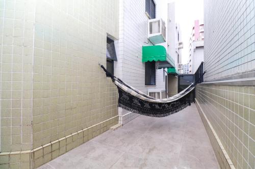 a hallway in a building with a hammock in it at Apartamento Garden Caiobá com Piscina Praia Brava in Matinhos