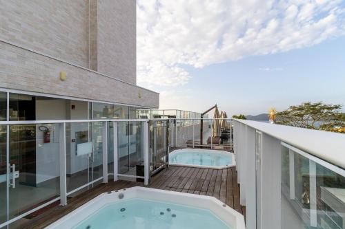 Un balcón o terraza de Lindos Studios VEC