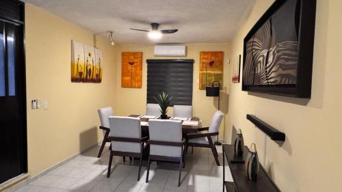 a dining room with a table and chairs at Casa Luna in Ciudad Madero