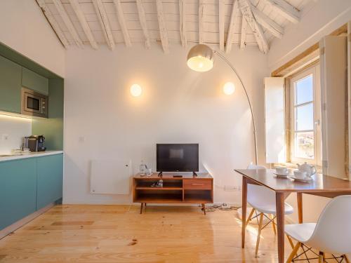 Stylish Porto studio with city views