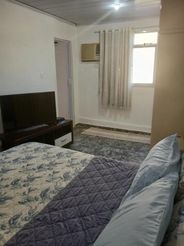 Кровать или кровати в номере Praia Botafogo 5 minutos Copacabana, completo, SmarTV e metrô perto