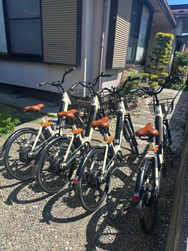 a group of bikes parked next to a building at Traditional Japanese House, MtFuji view ,Free bag ,4 bedrooms ,Rent bike in Fujiyoshida