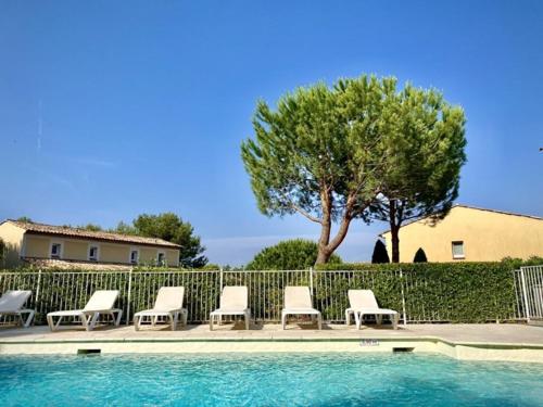 Maison 6 pers. avec jardin, terrasse, 2 piscines et parking - Alpilles/Luberon - FR-1-658-23
