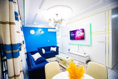 Телевизор и/или развлекательный центр в GodIsGood Residency