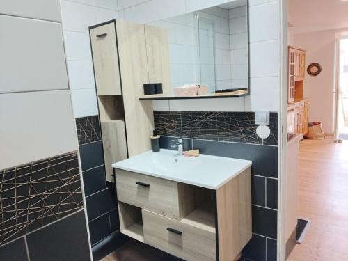 Ένα μπάνιο στο Auberge à la croisée gîte "La Marne"