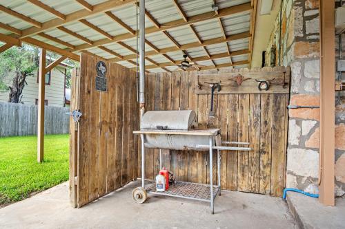 a patio with a sink and a wooden fence at The Lazy Spur in Bandera