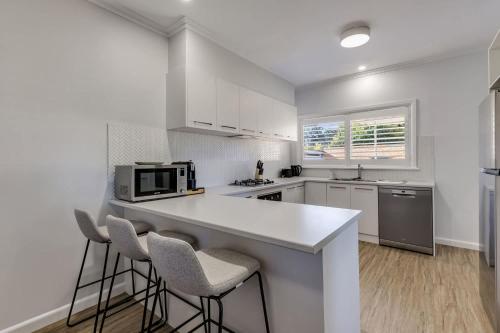 Η κουζίνα ή μικρή κουζίνα στο Kennington House 3BR Home in Bendigo City