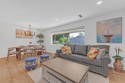 a living room with a couch and a table at Evergreen Garden Wi-Fi available close to Nike Intel Hospital Downtown in Portland