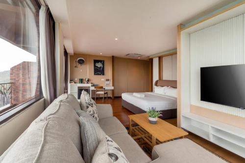 TV a/nebo společenská místnost v ubytování Bilut Hills Eco Resort