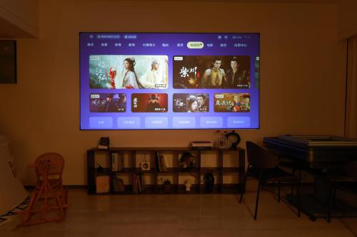TV a/nebo společenská místnost v ubytování 厦门岚屿海景民宿