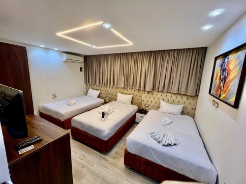 Cama o camas de una habitación en AMADEOS pyramids inn