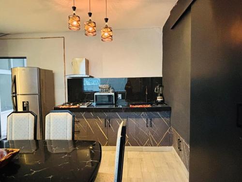 Kuchyň nebo kuchyňský kout v ubytování Depa Frente al aeropuerto hasta 12 Huéspedes