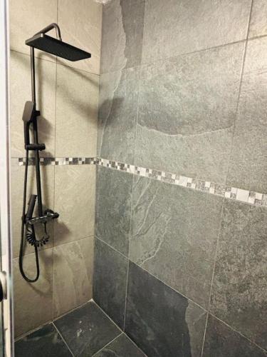 a bathroom with a shower with a glass door at Depa Frente al aeropuerto hasta 12 Huéspedes in Mexico City