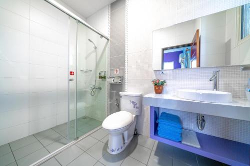 Un baño de Fish House 宜蘭獨棟別墅 戲水池 生態DIY 安農溪自行車