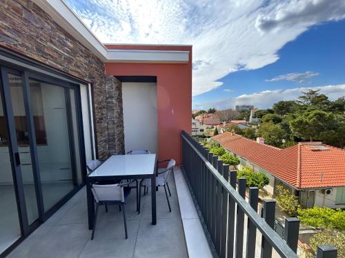 Photo de la galerie de l'établissement Appartement neuf climatisé avec parking à 200m de la plage - FR-1-837-22, à Argelès-sur-Mer