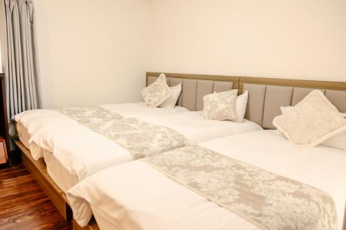 X103Nagoya Station area courtyard rental detached houseにあるベッド