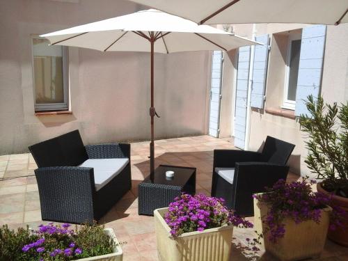 Posezení v ubytování Logis Hôtel La Bastide des Monges