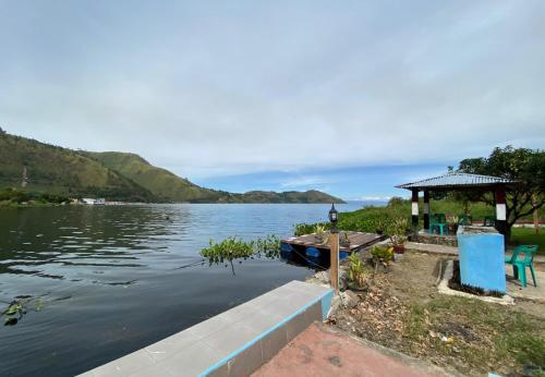 a view of a lake with a gazebo at Roman Sinasi Hotel By Secoms in Tongging