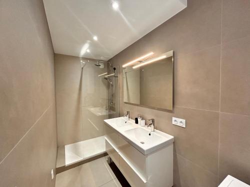 a white bathroom with a sink and a shower at Rebeca - 4 pers Standing - Hyper centre -Terrasse in Saint-Raphaël