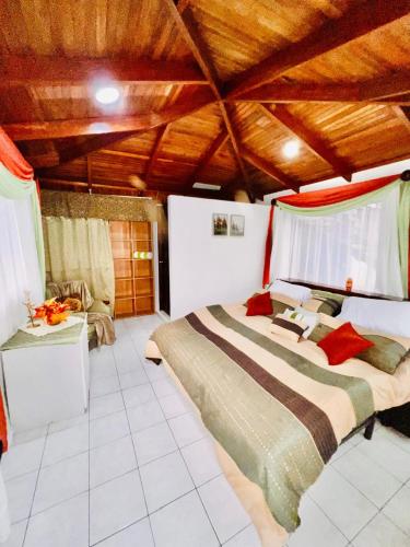 Katil atau katil-katil dalam bilik di Casa para grupos grandes 28 huéspedes