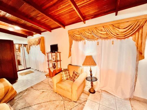 Katil atau katil-katil dalam bilik di Casa para grupos grandes 28 huéspedes