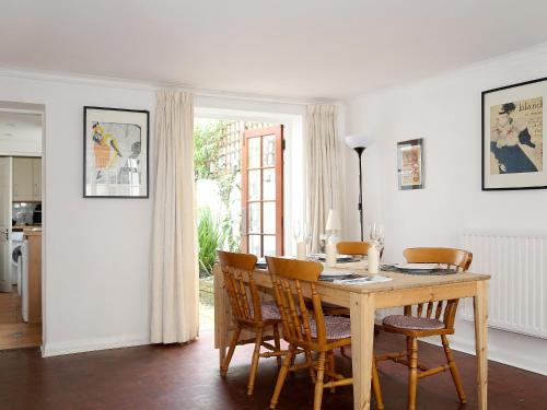 a dining room with a wooden table and chairs at North Laine Cottage in Brighton & Hove