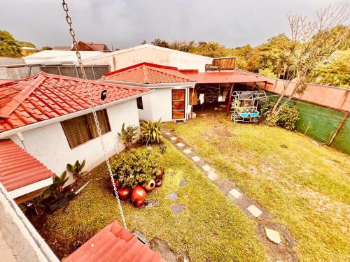 Taman di luar Casa para grupos grandes 28 huéspedes