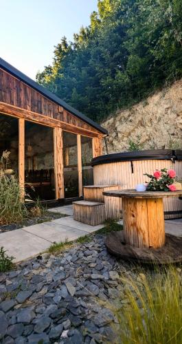 a log cabin with a table and flowers on it at Czarni Górale in Barcice