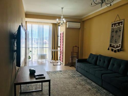 TV a/nebo společenská místnost v ubytování Cozy Apartment near White House