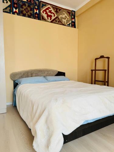 Postel nebo postele na pokoji v ubytování Cozy Apartment near White House