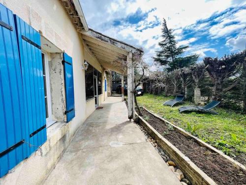 Κήπος έξω από το Charming family home